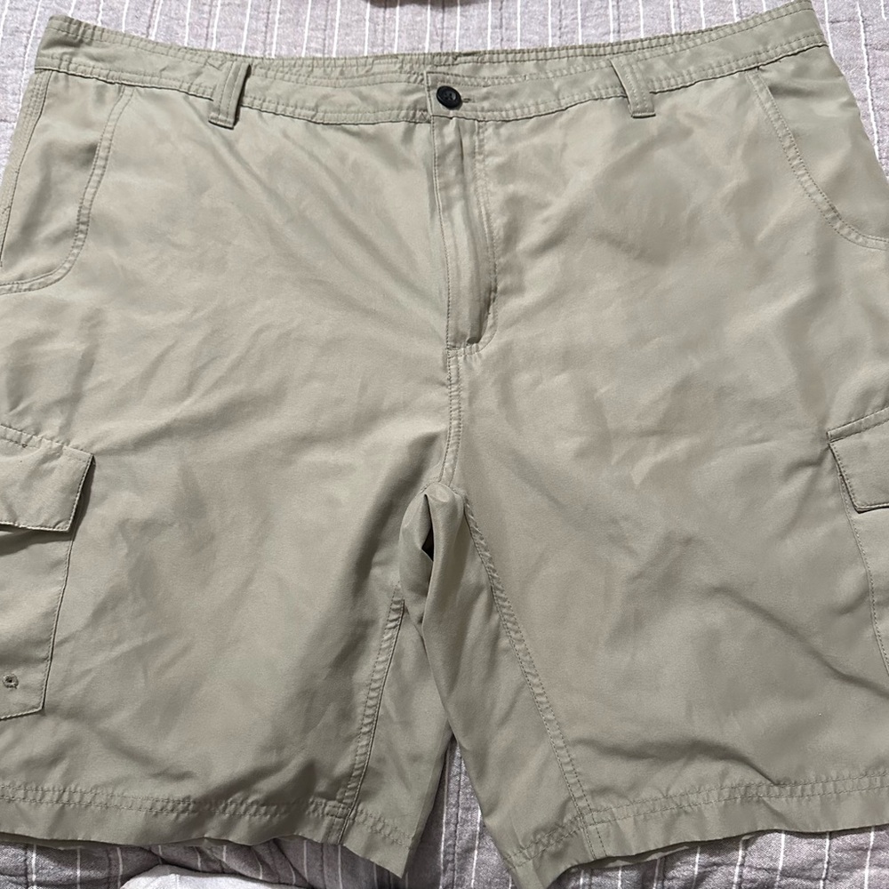 Magellan Outdoors Light Tan Cargo Shorts